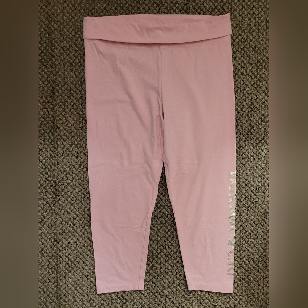 ☆•Victoria Sport Pink Capris•Size:Large •☆